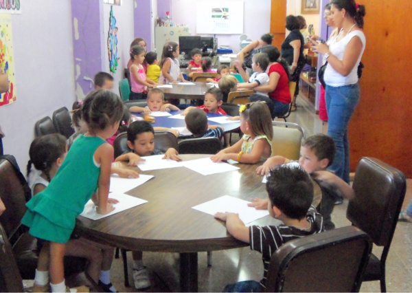 Arco Iris de lectura Atenas.JPG